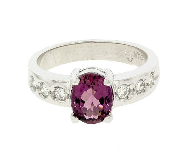 BAGUE EN OR AVEC UN TOPAZE ROSE ET DIAMANTS